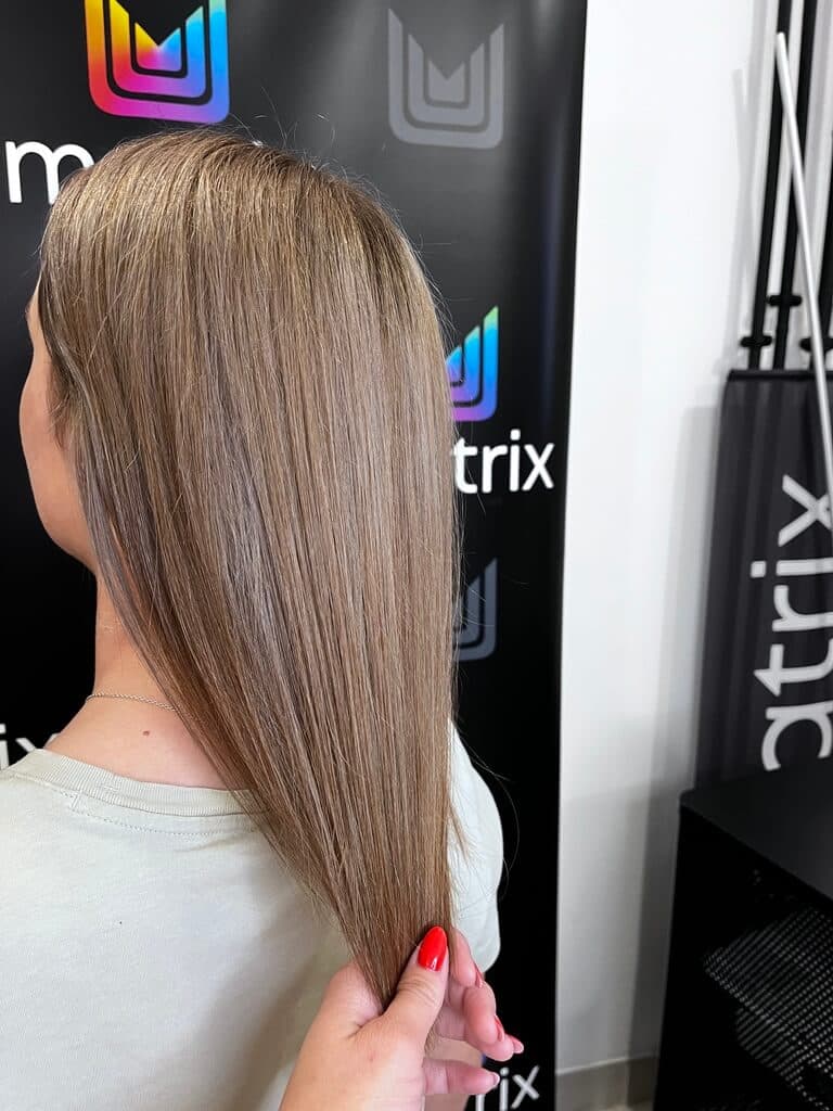 Blond włosy po profesjonalnym tonowaniu