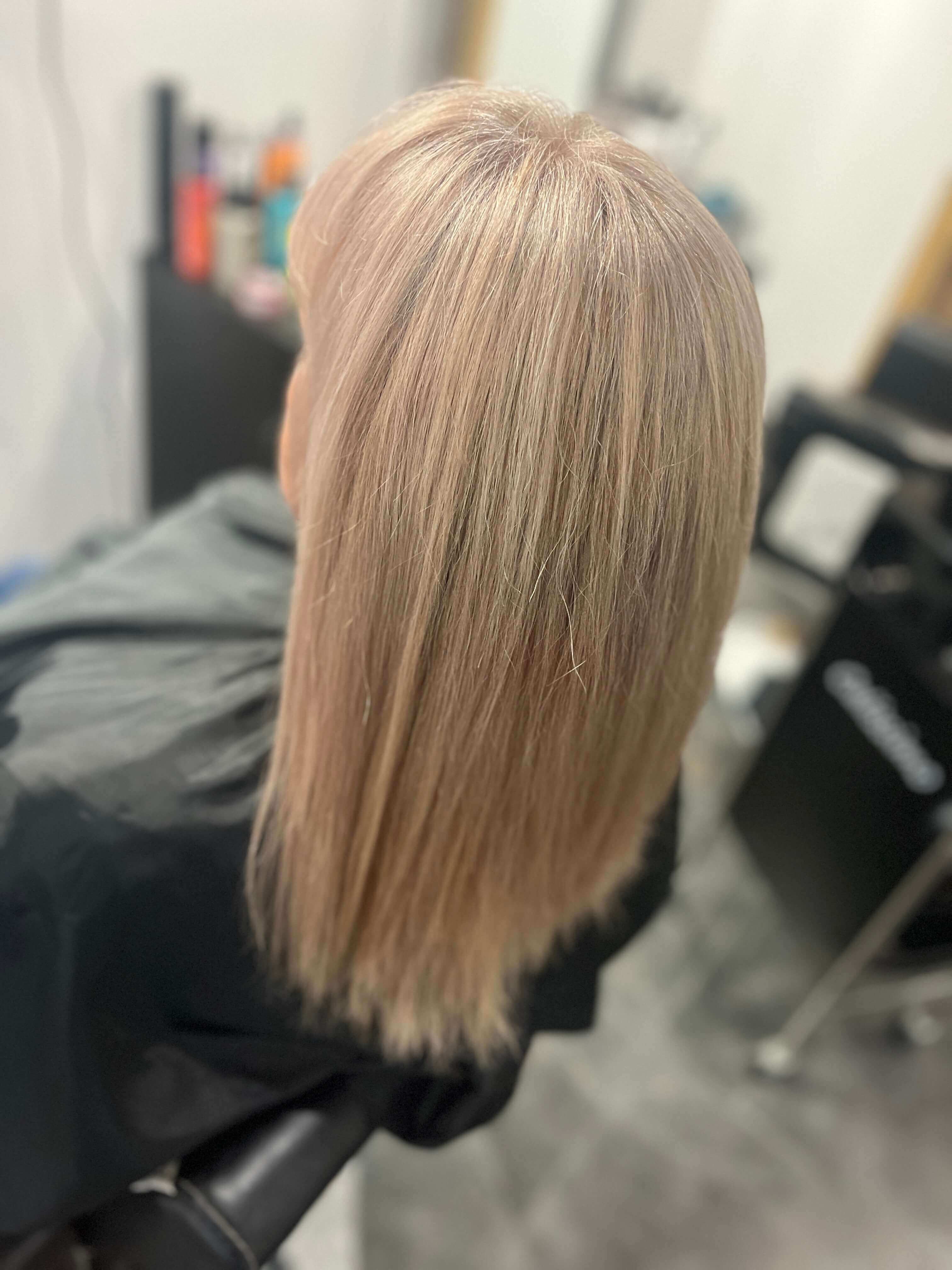 Koloryzacja włosów - tonowany blondu