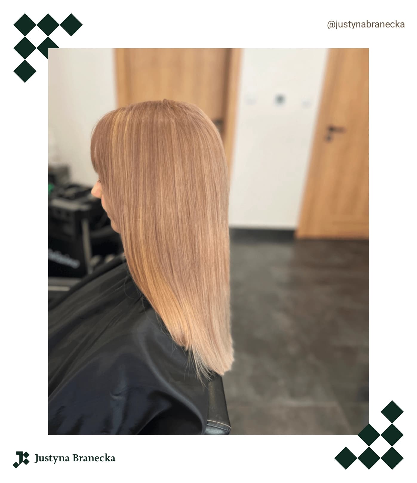 długie włosy w kolorze blond